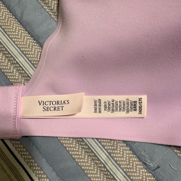 Victoria’s Secret Love Cloud Demi 34DD - Picture 4 of 6